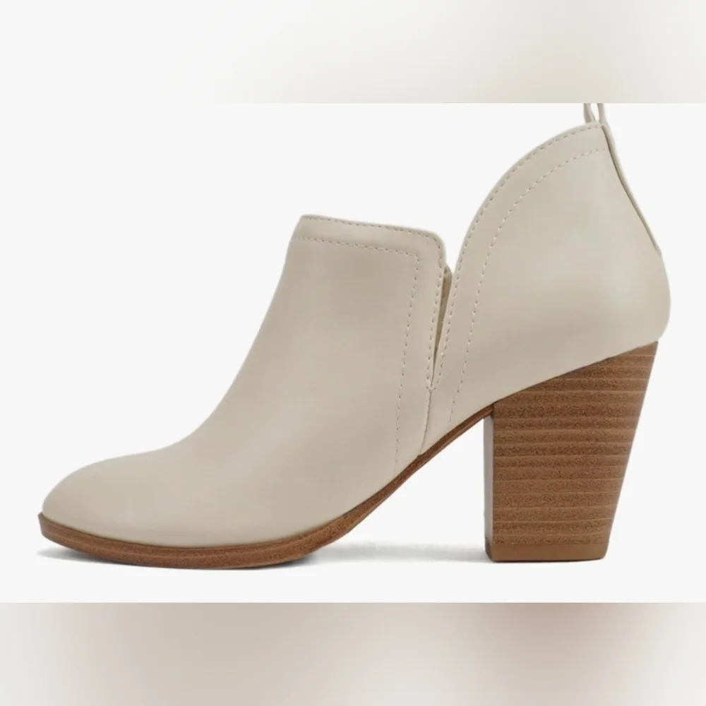 SODA GAMEY Almond Toe, V Cut, Slip On Ankle Booty Shooty Size 10